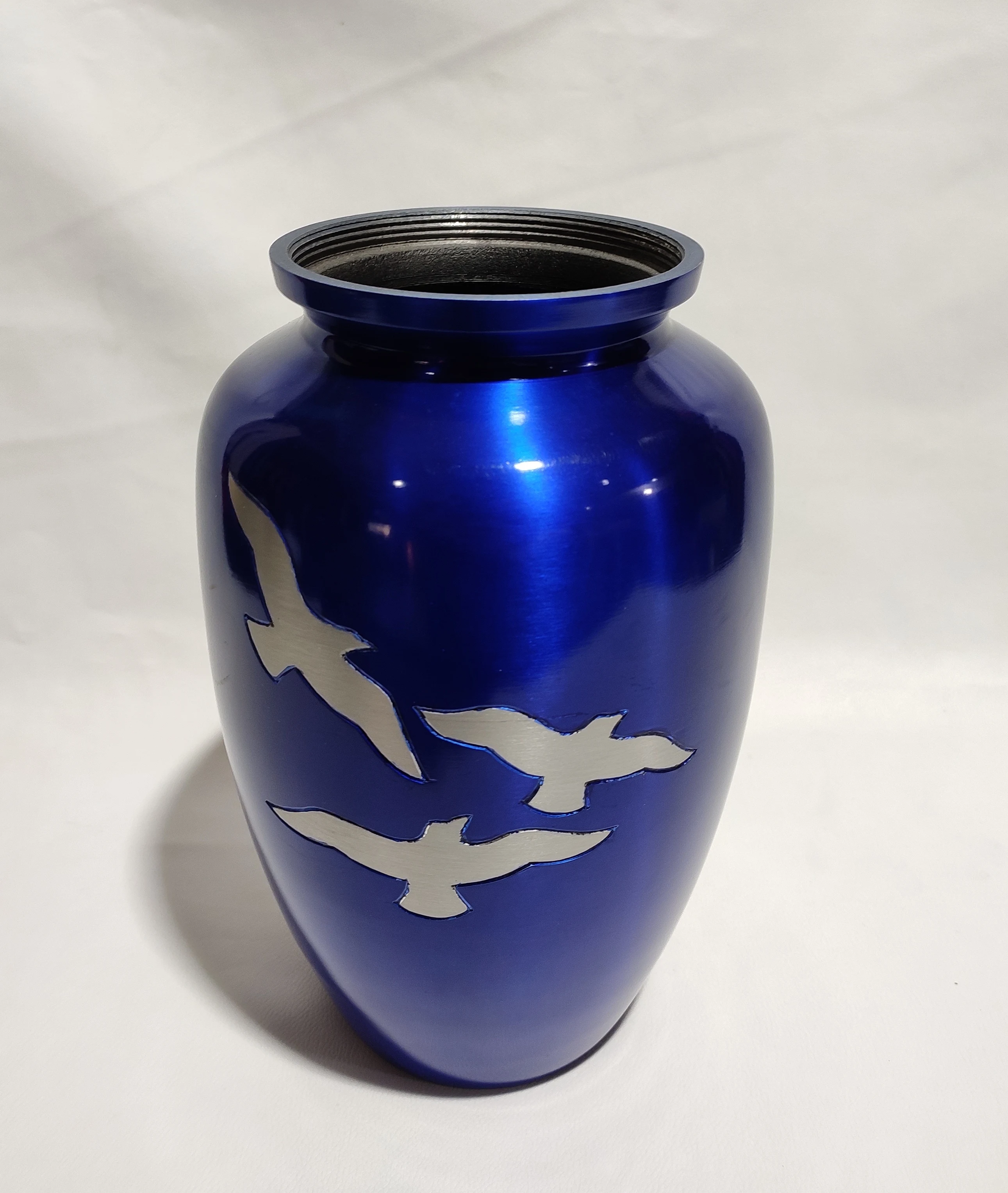 Hot Selling Engraved Cremation Urns Classic Cremation Urns for Human Ashes Manufacturer of Cremation Urns