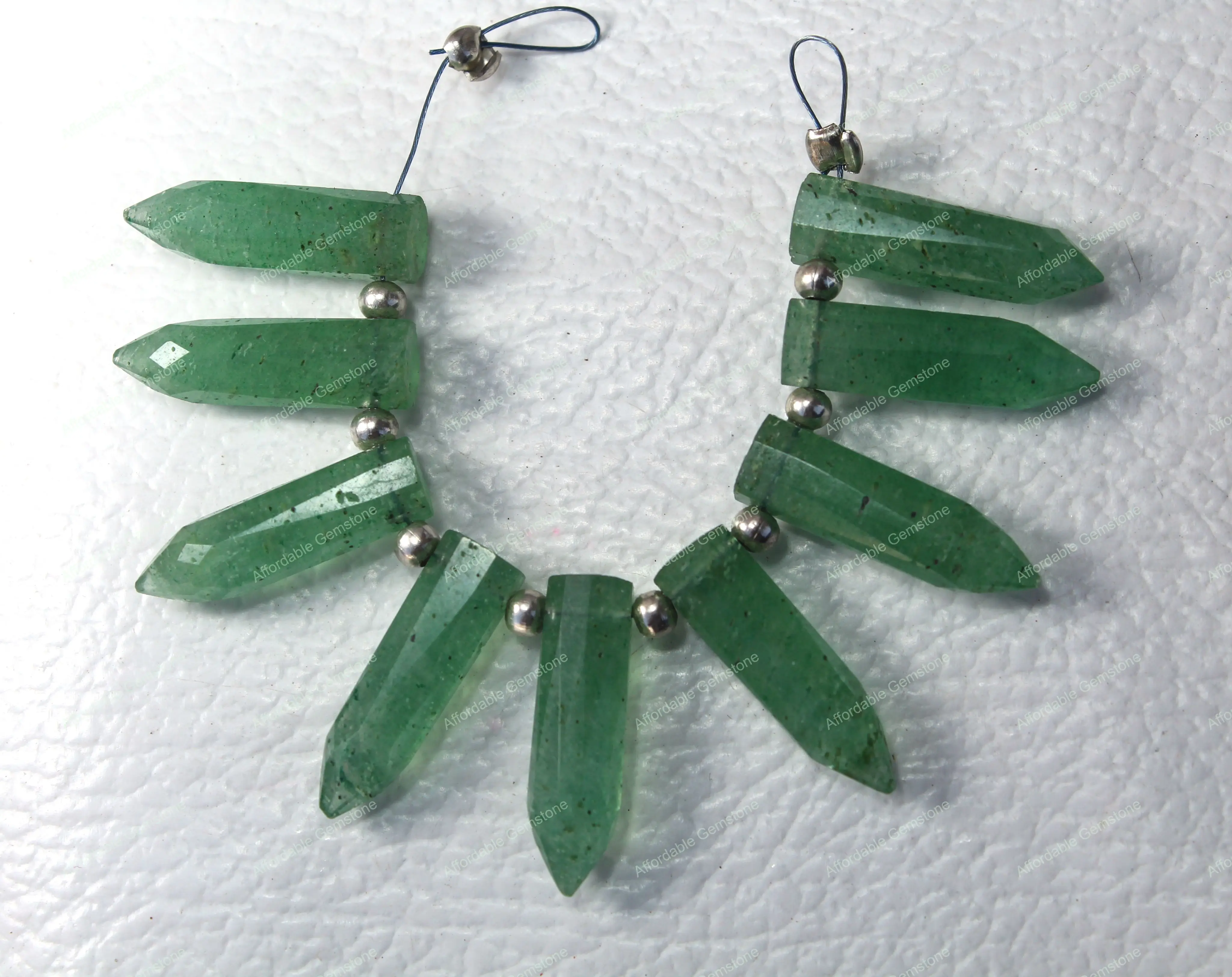 Натуральный зеленый карандаш в форме клубники граненые драгоценные камни ювелирные изделия драгоценный камень полированные размер 6x20 мм