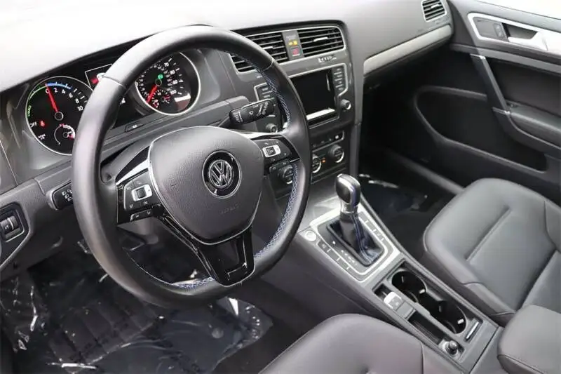 FAIRLY USED 2015 Volkswagen e-Golf SEL Premium 4dr Hatchback