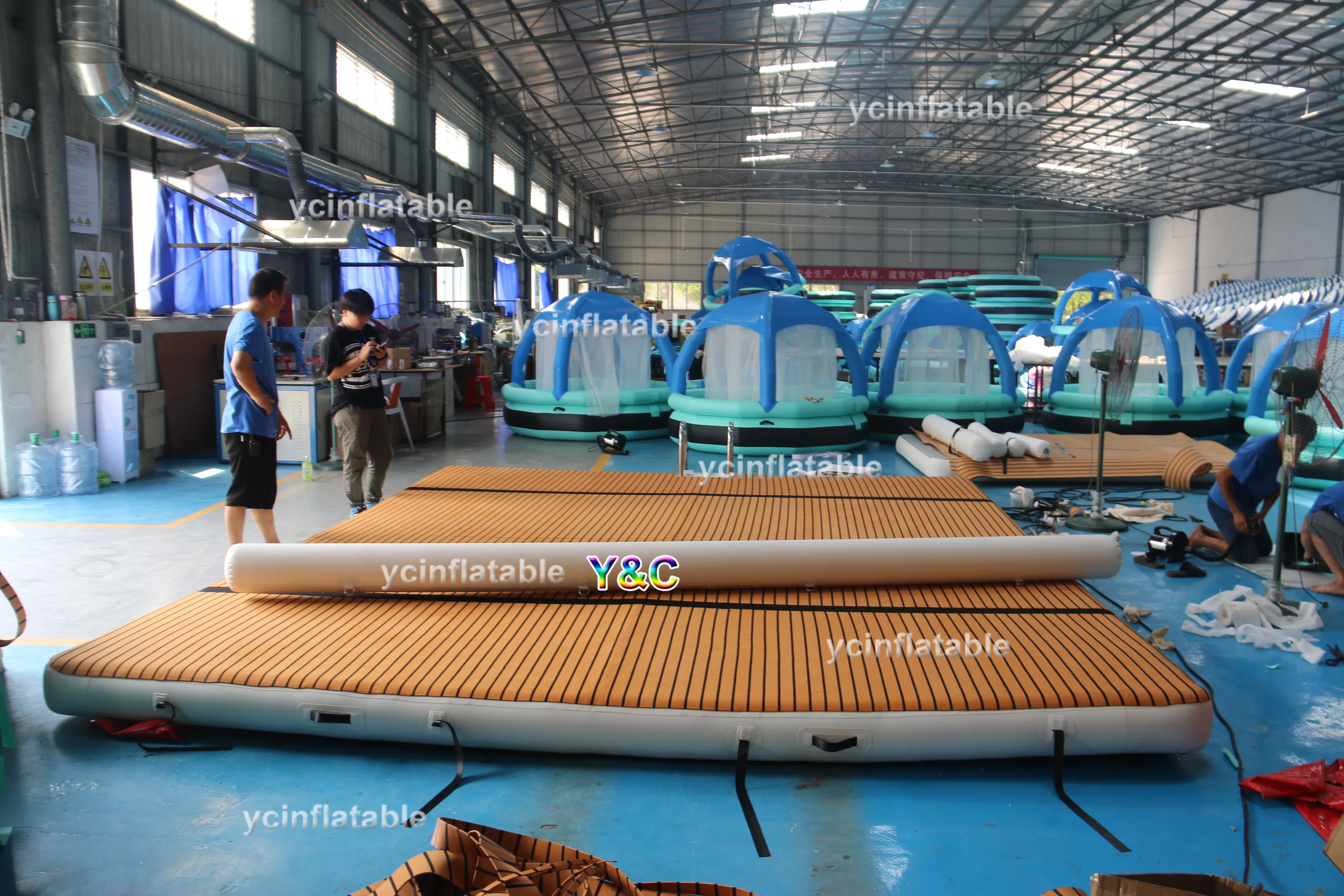 inflatable dock with stainless steel ladder\t