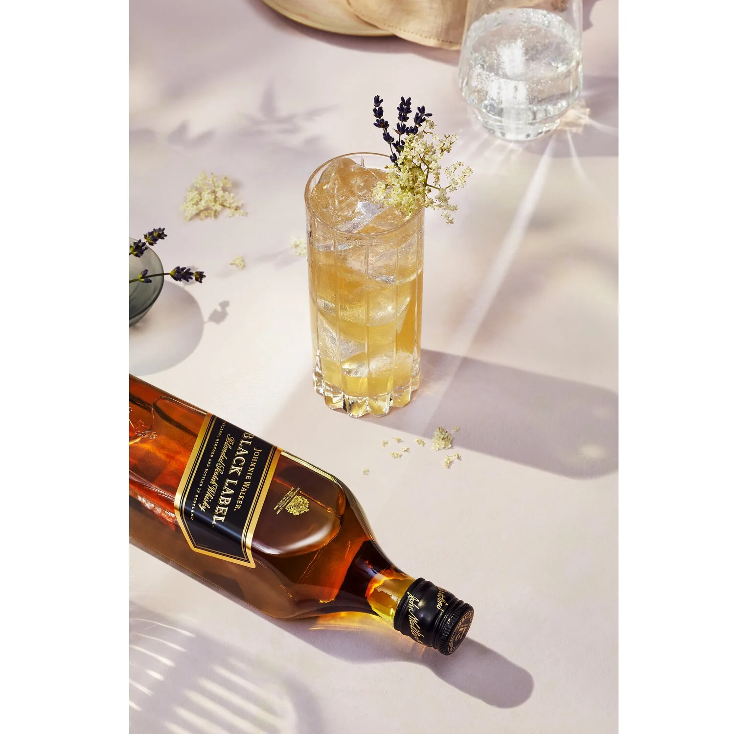  Note of Wood Smoke Dry Spice and Mix Peels Finish 12 Years JW Black Label Виски 1 л 40%