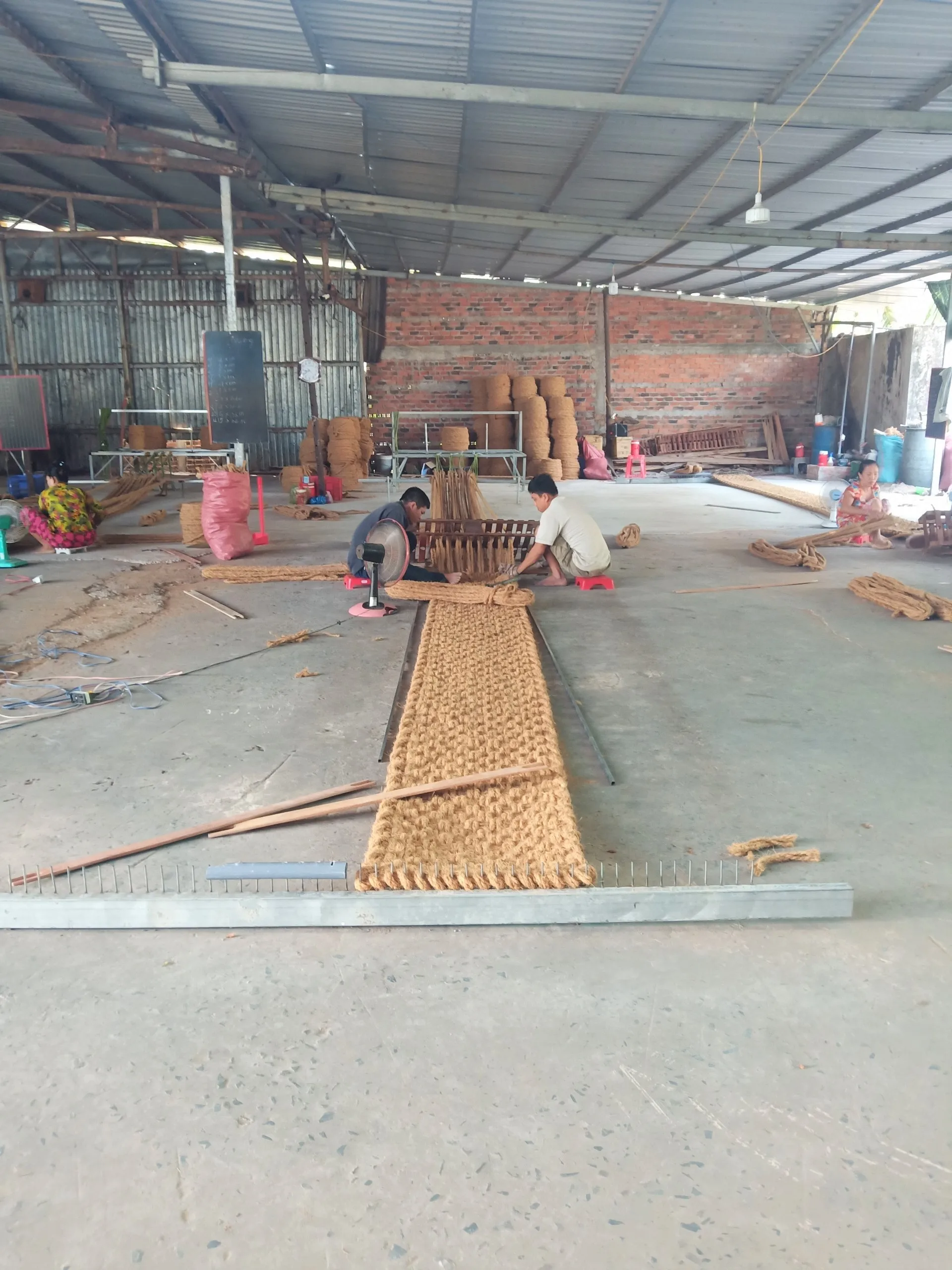 Wholesale 2022 Coconut coir matting roll from Vietnam for outdoor paving with factory price Custom size, thickness 100% natural
