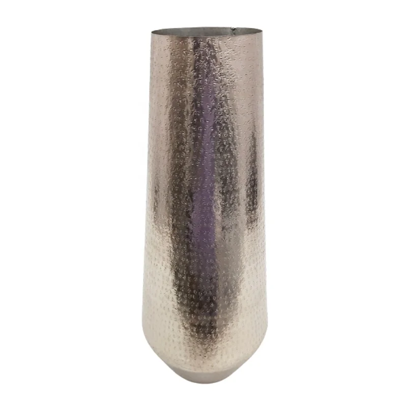 Декоративная металлическая ваза для цветов