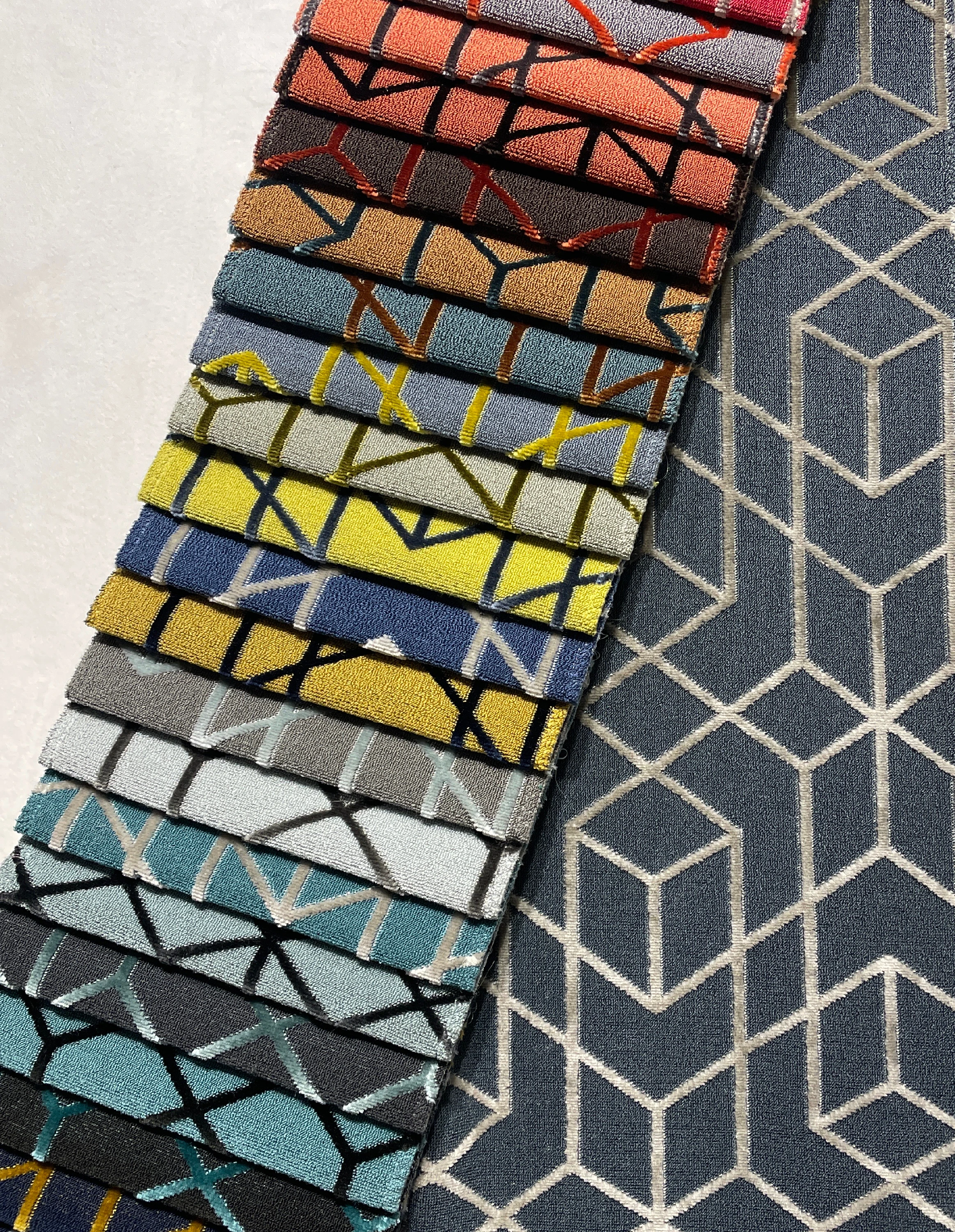 Y209 Geometric Design Modern Style 100%polyesterjacquard Home Textile Sofa Uphol