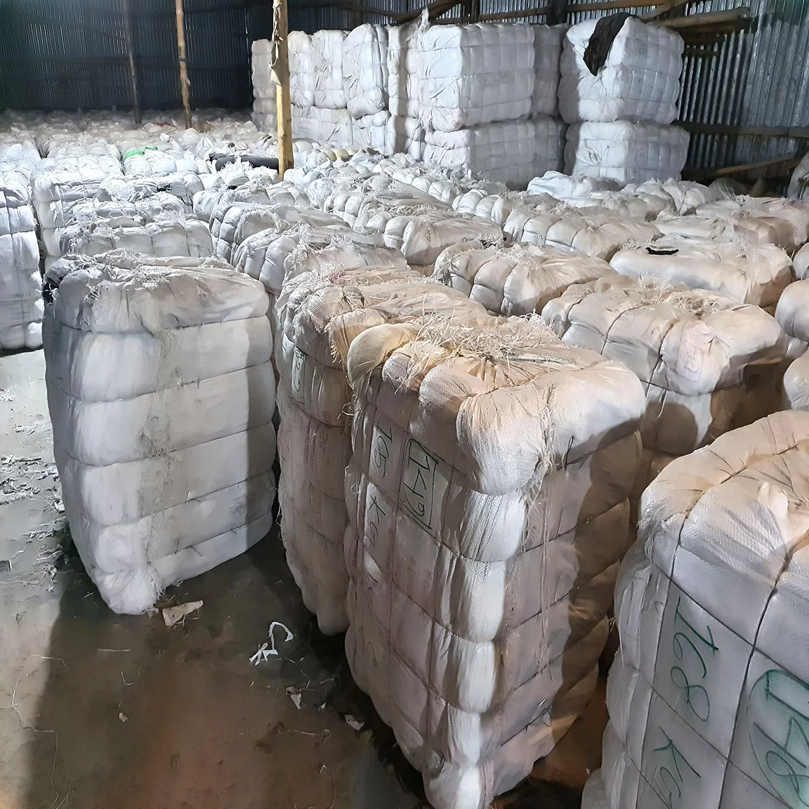 HIGH QUALITY WHITE COTTON KNIT FABRICS WASTE A GRADE RAGS  FOR RECYCLE FROM BANGLADESH BEST QUALITY