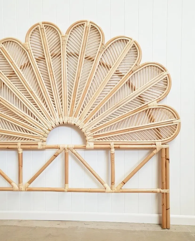 Винтажный ротанговый изголовье из павлина сделанное во Вьетнаме ротанга с цветами