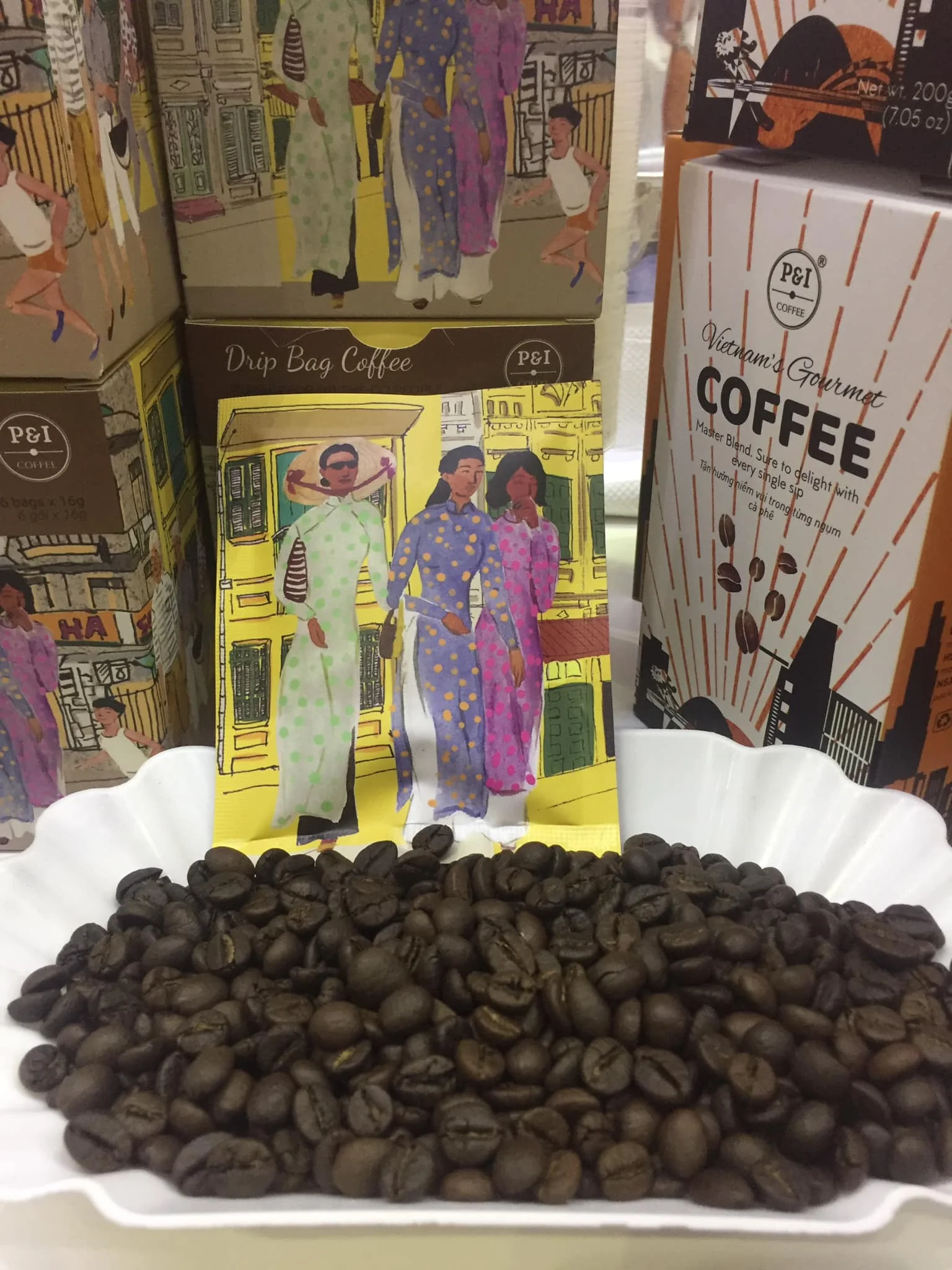 High quality roasted coffee beans mixing Arabica and Robusta coffee/ Blended coffee