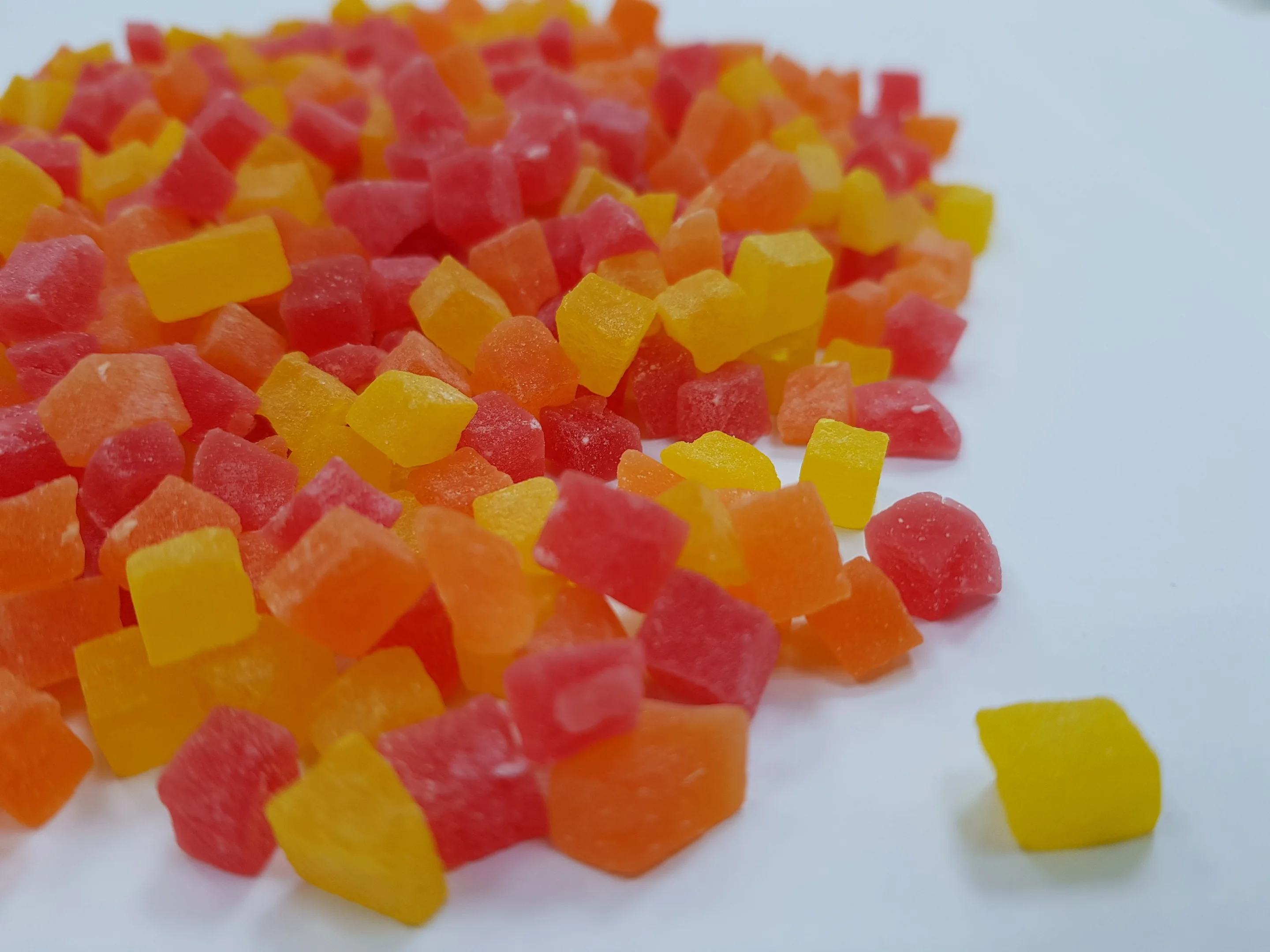 
Dried candied Papaya 5-7mm color added from Thailand 
