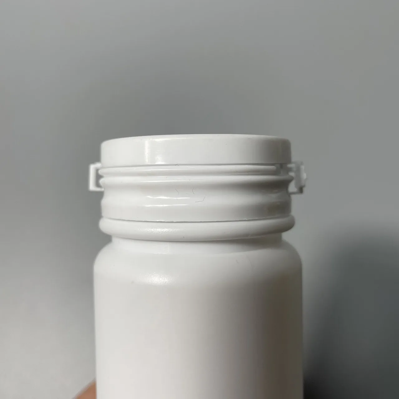 HDPE plastic chewing gum bottle empty pharmaceutical pill capsule bottle with tear off cap