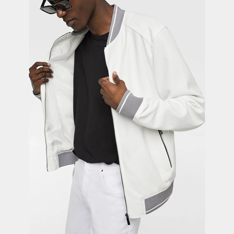 Мужская куртка с белой надписью в сером рубчик