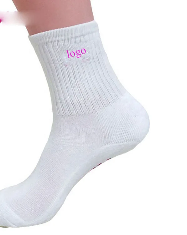 Wholesale fashion custom logo white cotton luxury winter unisex sports socks with packaging