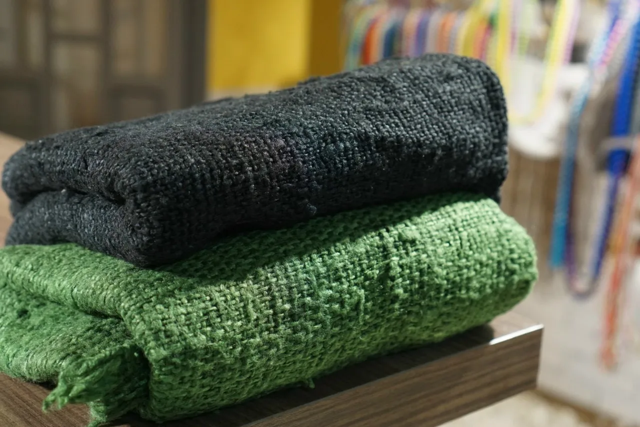 
0.8x1.8m Or 0.8x2.1m Rectangle Linen Scarf With Customized Color For Women From Vietnam 