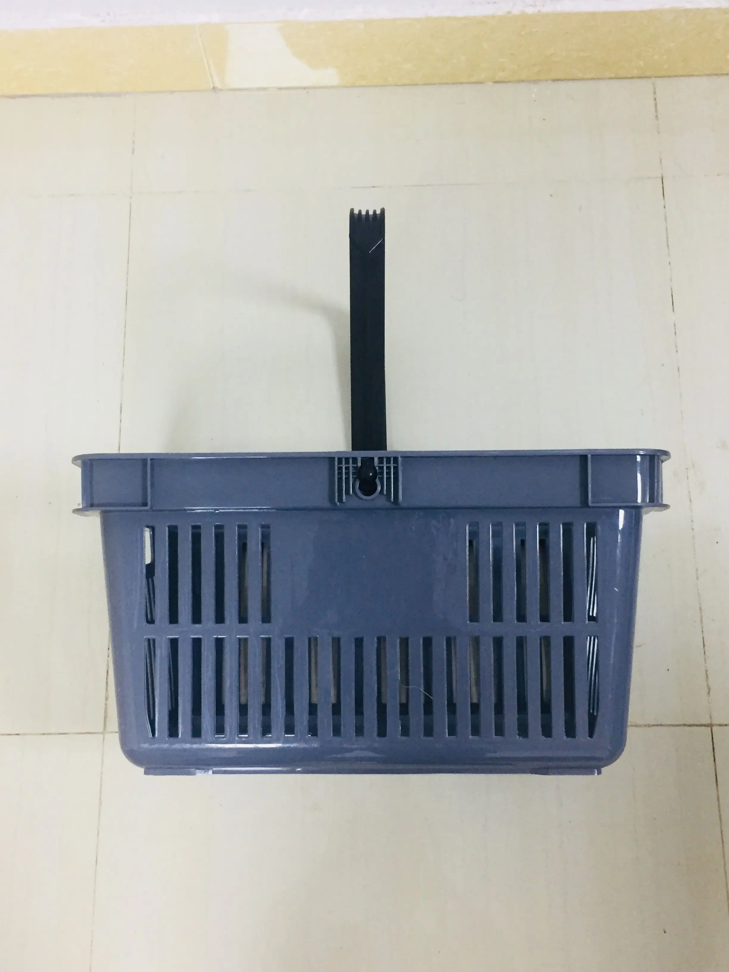 
MOQ 100 PCS 27L supermarket pharmacy plastic hand carry shopping basket for sale 