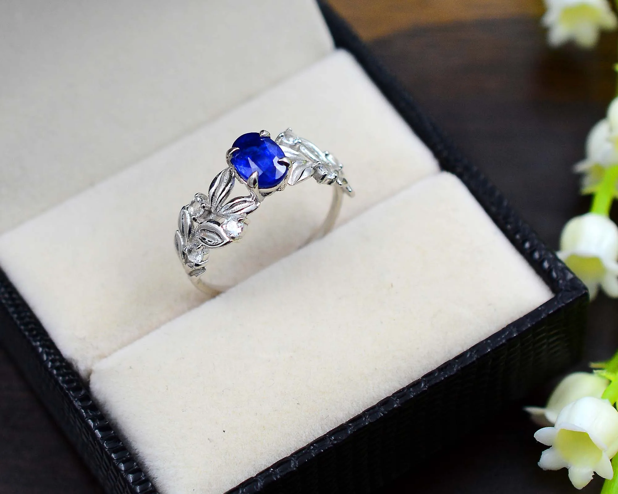 Wonderable Blue Sapphire 6x8 Oval Shape Natural Gemstone 925 Sterling Silver Handmade Ring By Huge Supplier & Manufacturer