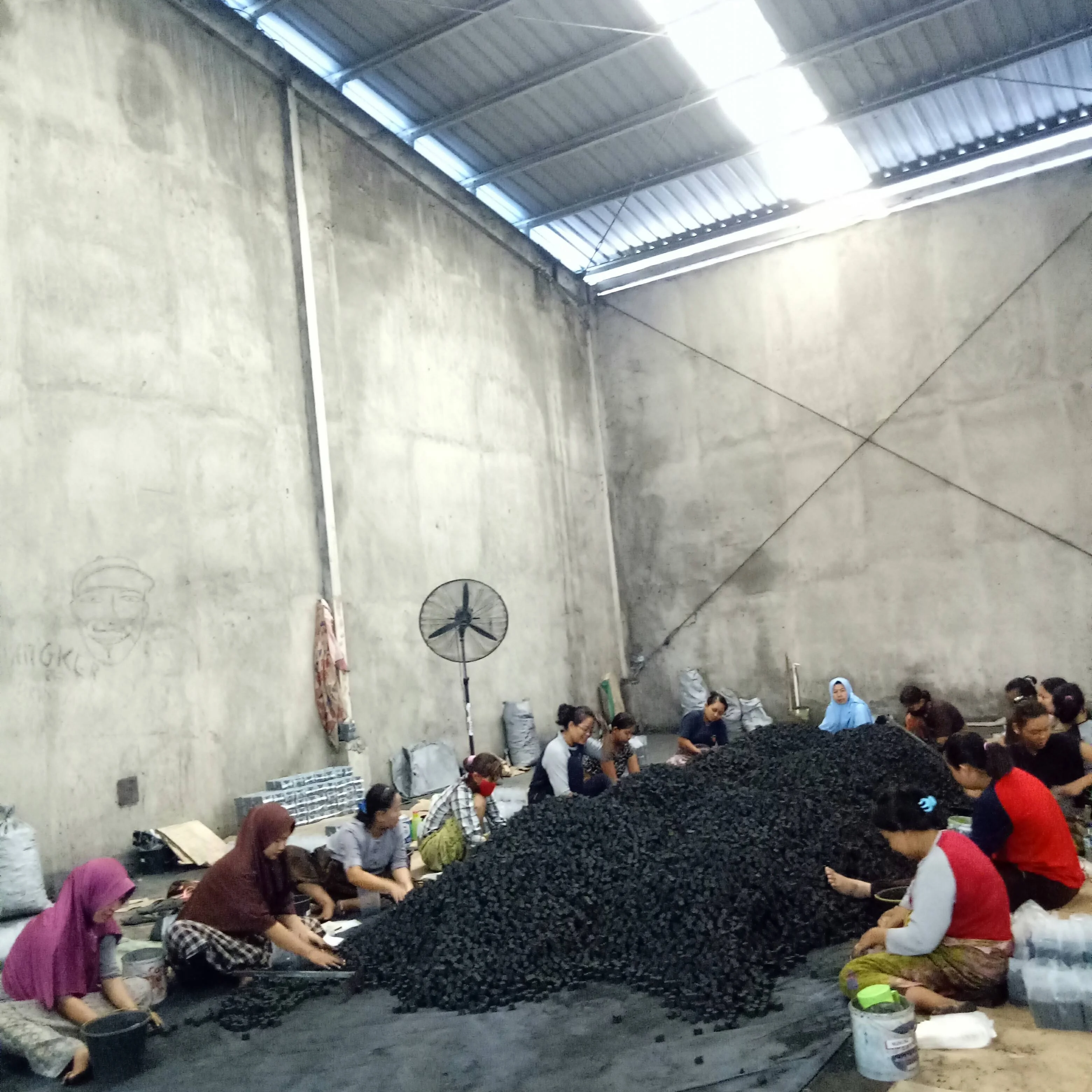 Export Quality Cubes Coconut Shell Charcoal From Indonesia