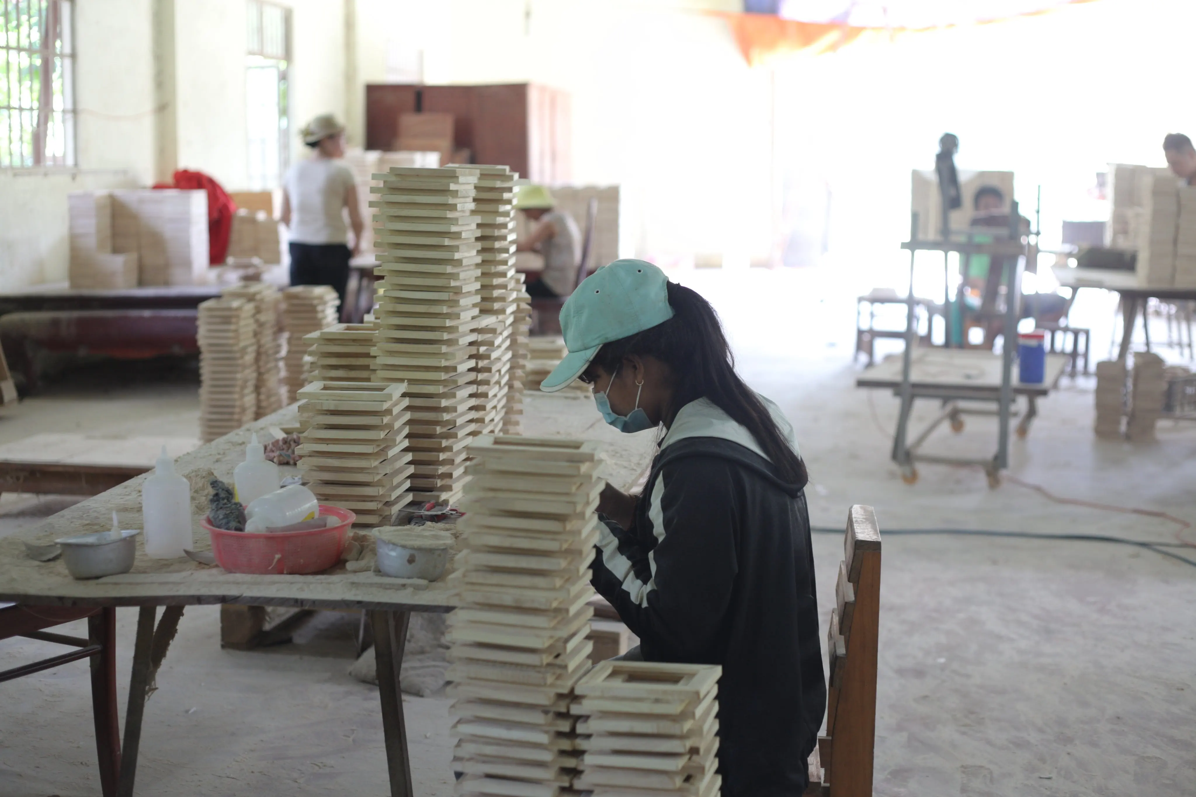 Vietnam Manufacturer Exporter Rubber Pine Dark White Light 30x40 13x18 Wood Picture Photo Frame