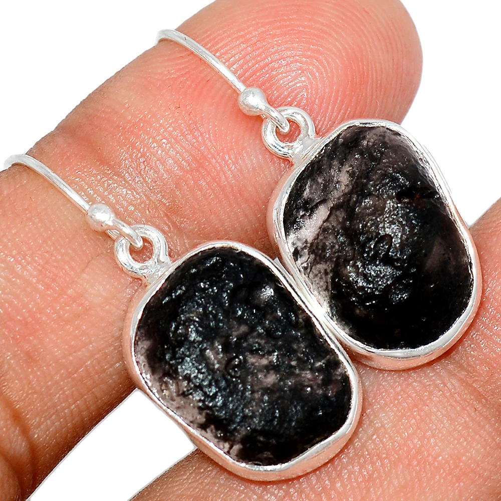 Камень Saffordite или лентамани полностью прозрачный и редкий коллектор. Тектит. Похоже на Moldavite. Из Аризоны