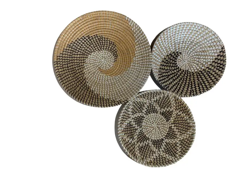 Natural round seagrass woven basket hanging wall decor for house , restaurant, kitchen