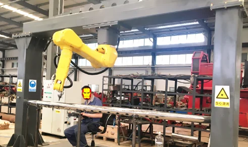  Высокое качество CNC 3D 6 axises робот рука с raycus волоконный лазер сварочный источник для металлической сварки/резки