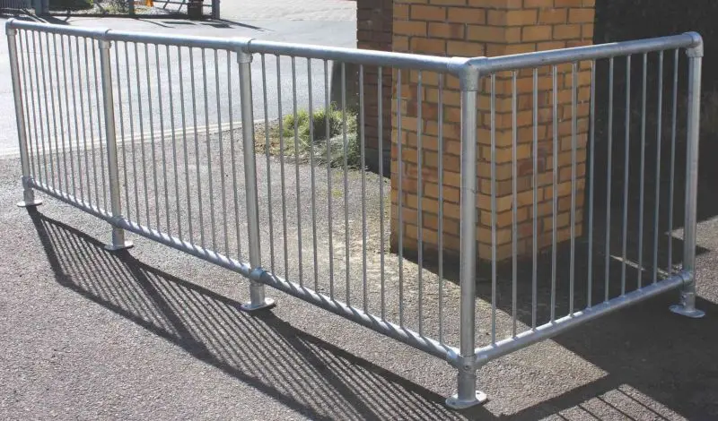 Outdoor fence key clamp