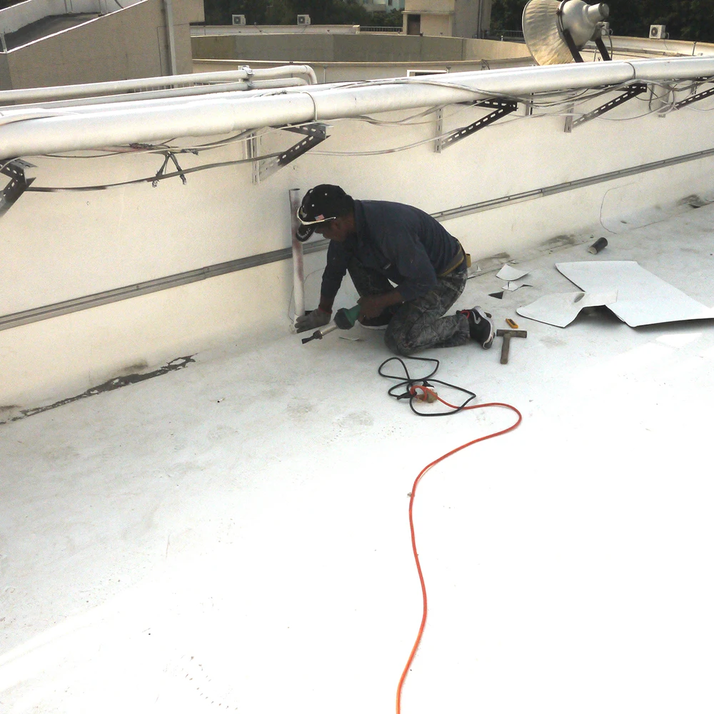  ПВХ водонепроницаемая кровельная мембрана оптовый поставщик строительных материалов 1 0 мм 5 2 (ПЭТ-сетка) черного цвета