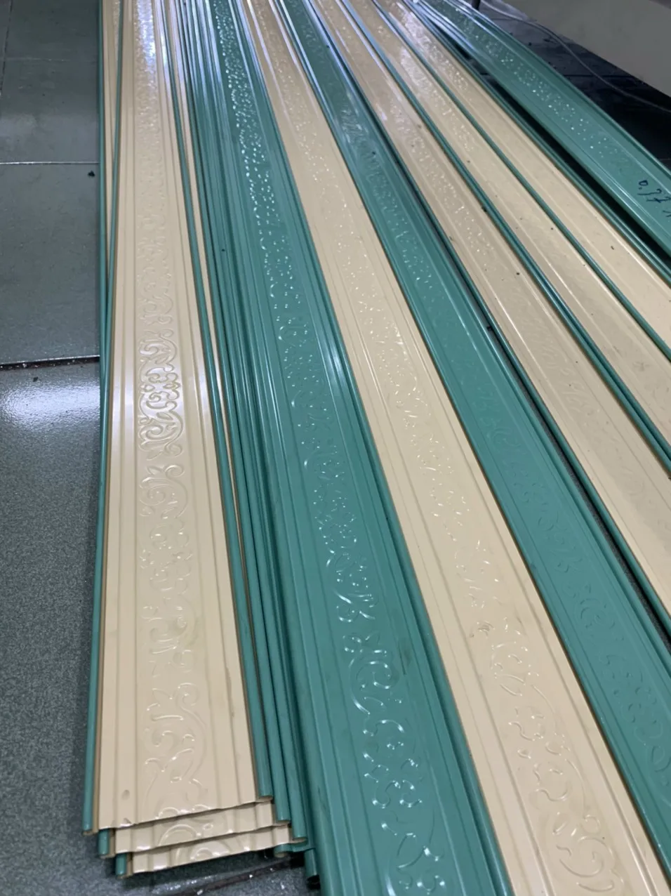 Лидер продаж 2021! Высококачественная роликовая дверь сделано в вьетнаме