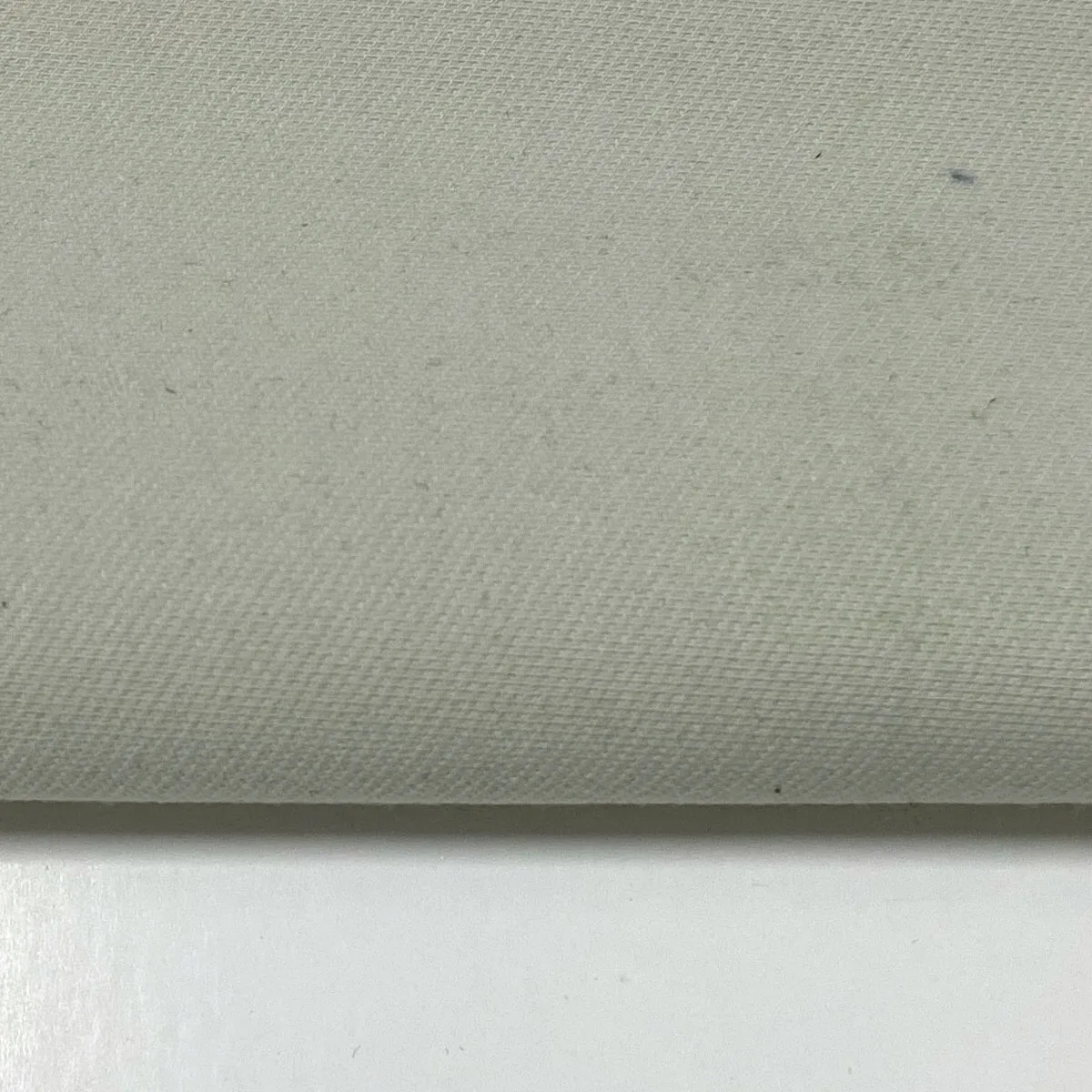 В наличии много трикотажных тканей 67% хлопок 25% нейлон 8% спандекс Светло-серая саржевая ткань для одежды