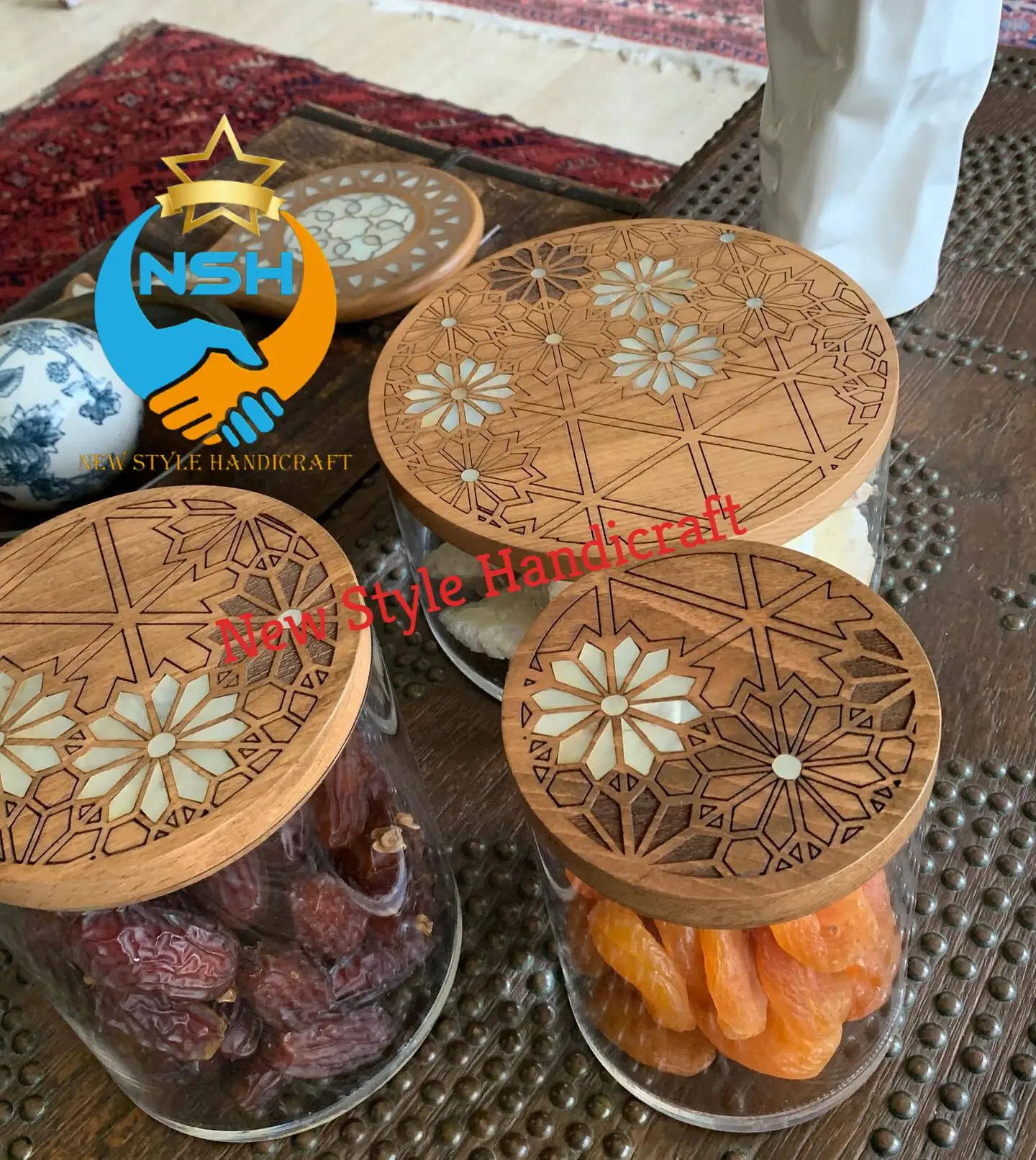 New Style Handicraft  Acrylic food storage jar with wooden lid acrylic box for kitchen table restaurant modern style