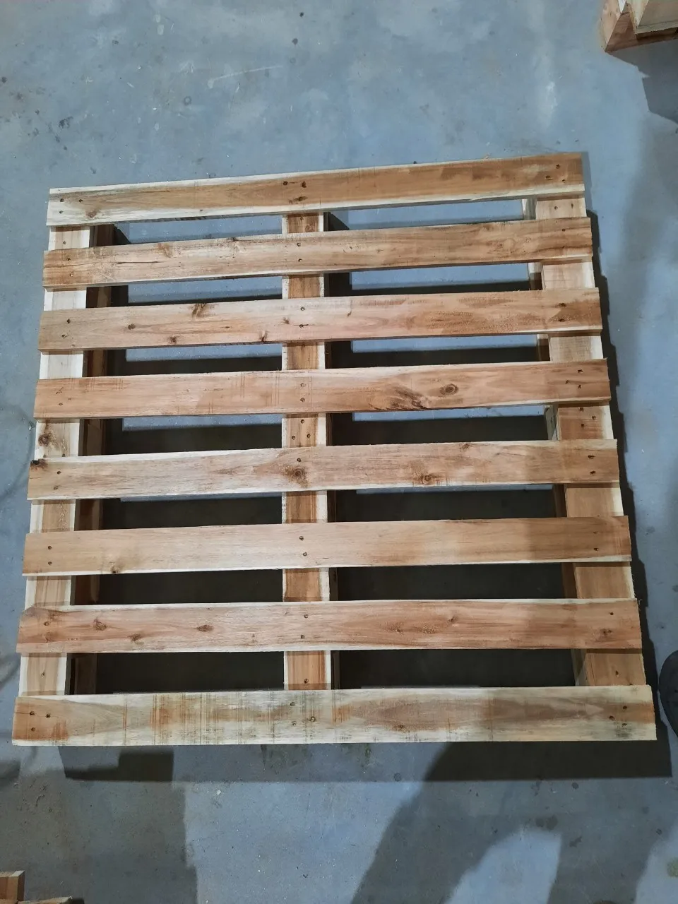 2  WAY - 4 WAY ENTRANCE  PALLET CUSTOMIZED DURABLE WOODEN PALLET/CUSTOM-MADE PALLET/NATURAL WOODEN PALLET FROM ACACIA & PINE