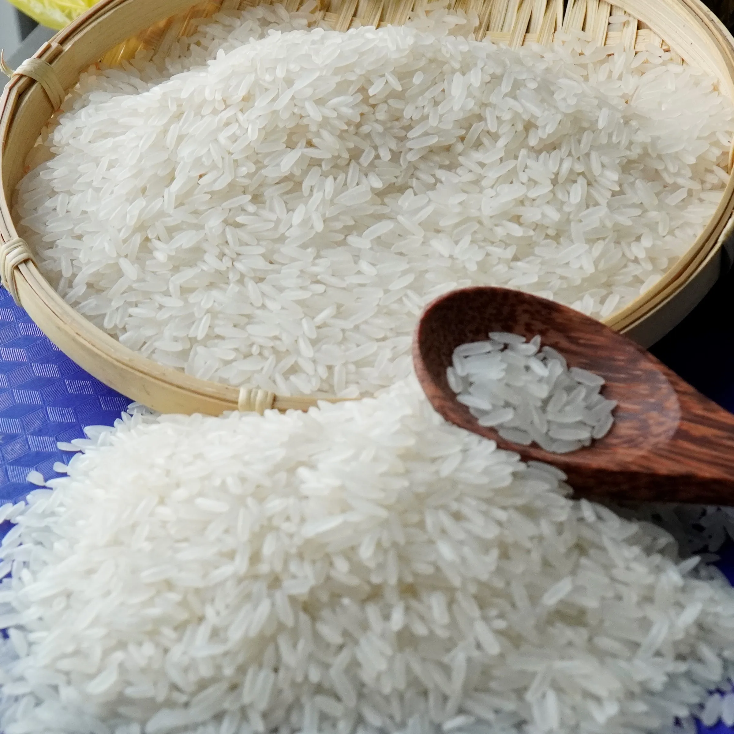 Soft Texture And Perfume Sweet Kind Jasmine Rice and Long Grain Fragrant Rice from Vietnam Best Supplier