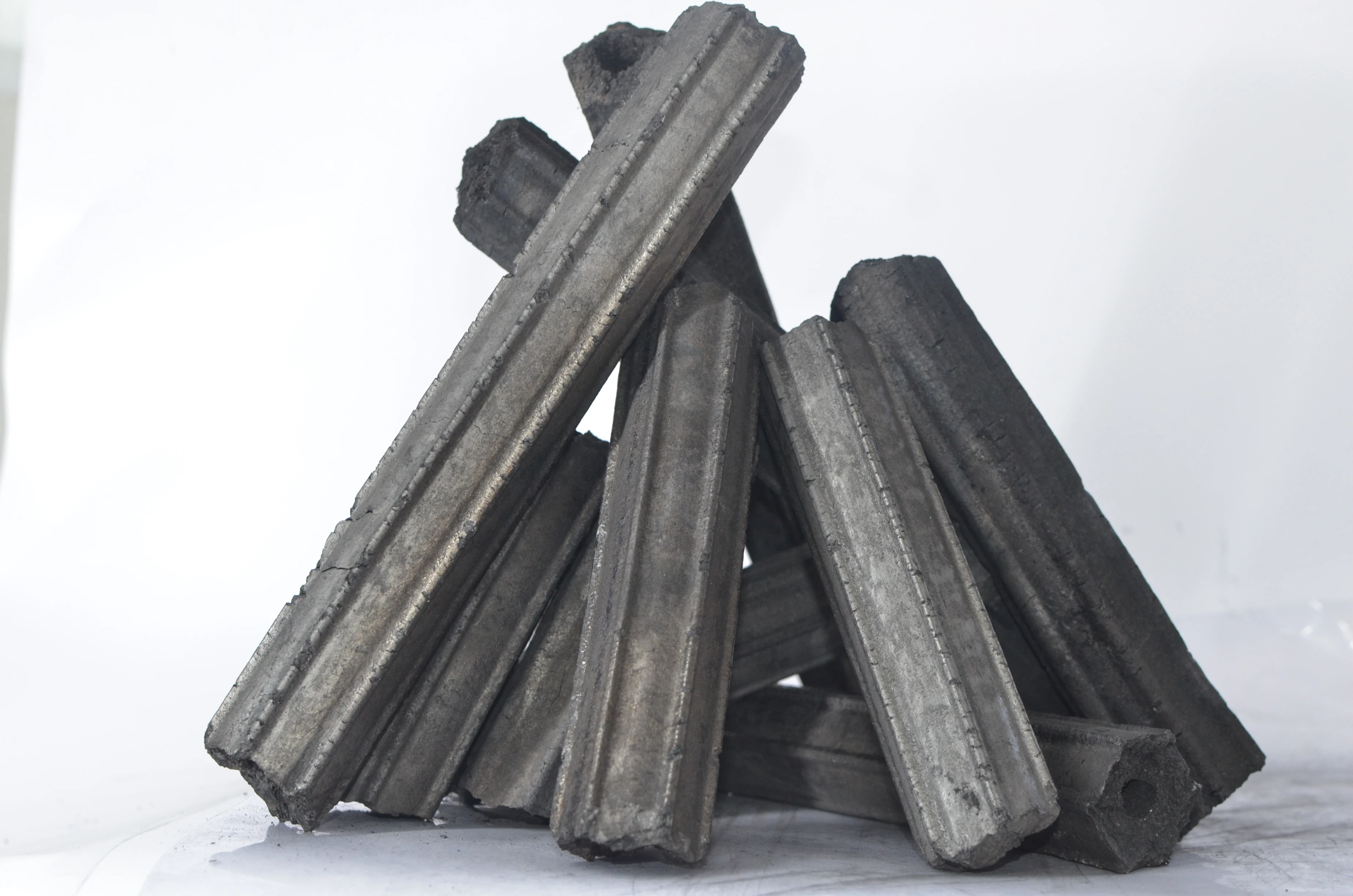 Древесный уголь для брикетирования опилок с длительным горением из Вьетнама, оптовая продажа