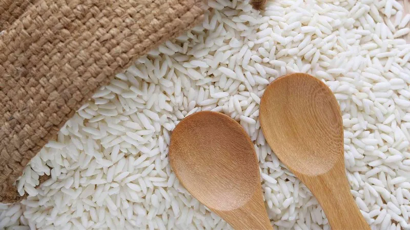 Белый липкий клейкий рис по лучшей цене вьетнамский белый 5% сломанный (компания Thai Lien мисс фуон: + 84789196389)