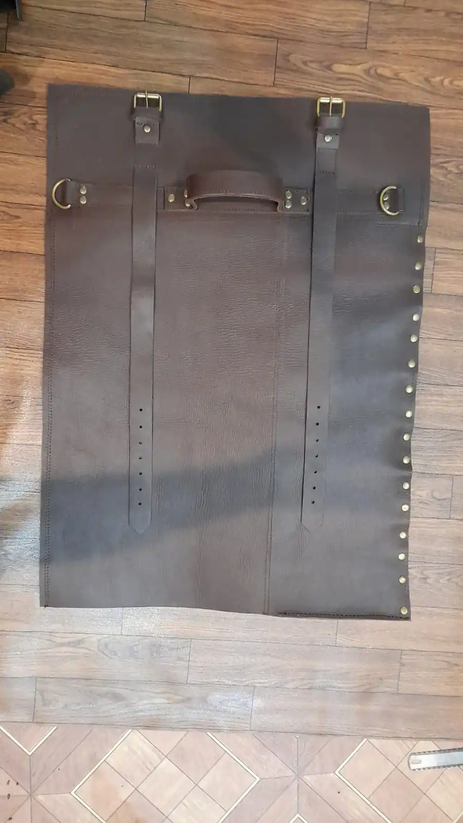 Hot Sale Custom Logo Natural Leather Knife Roll Storage Bag Leather Made Fit Pocket Adjustable Shoulder Strap Knife Case Roll