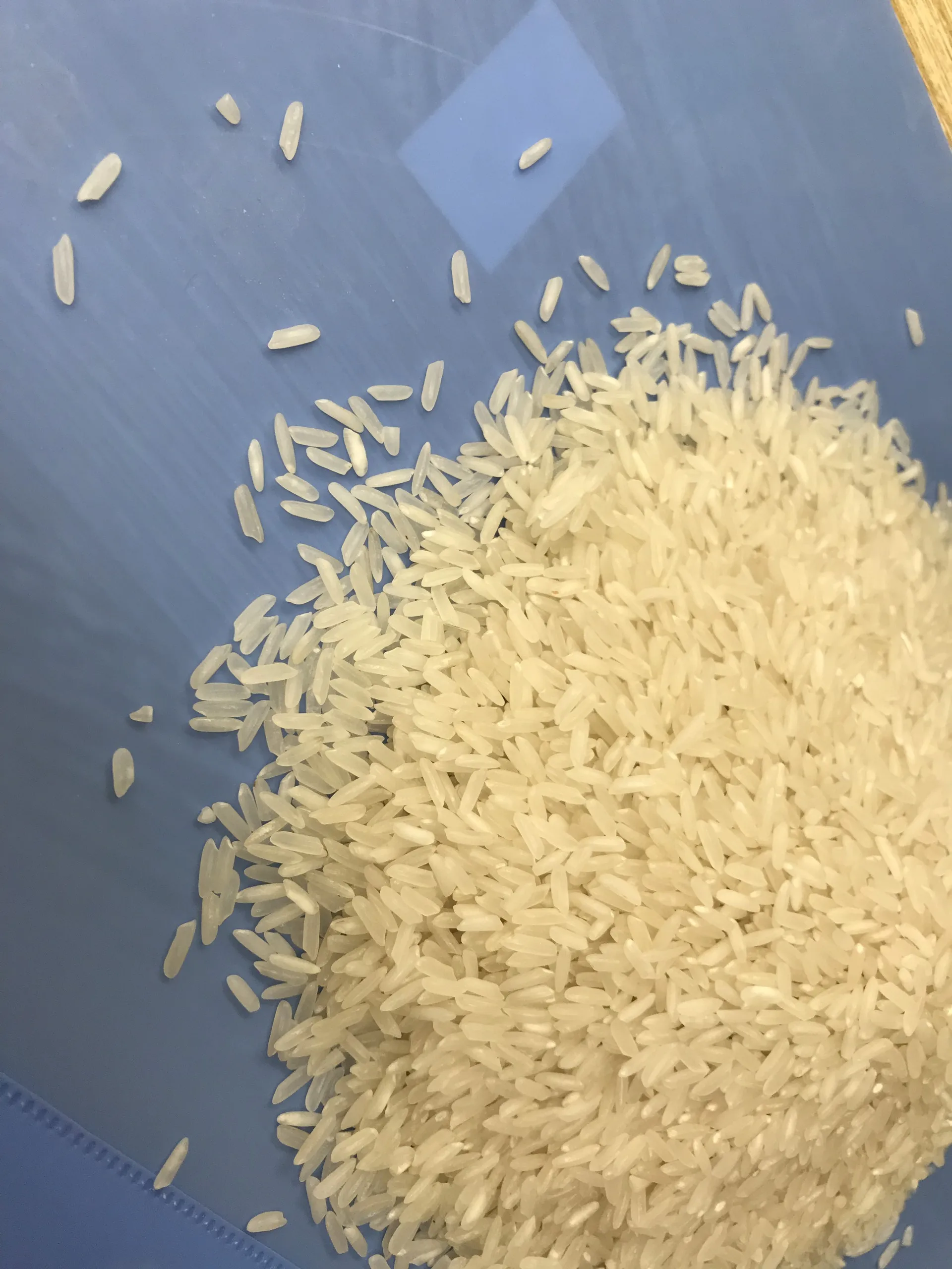 Еженедельный объем экспорт 20 футов контейнер 5% соотношение сломанности Sortex полировка Длиннозернистый белый ВЬЕТНАМСКИЙ РИС OM5451