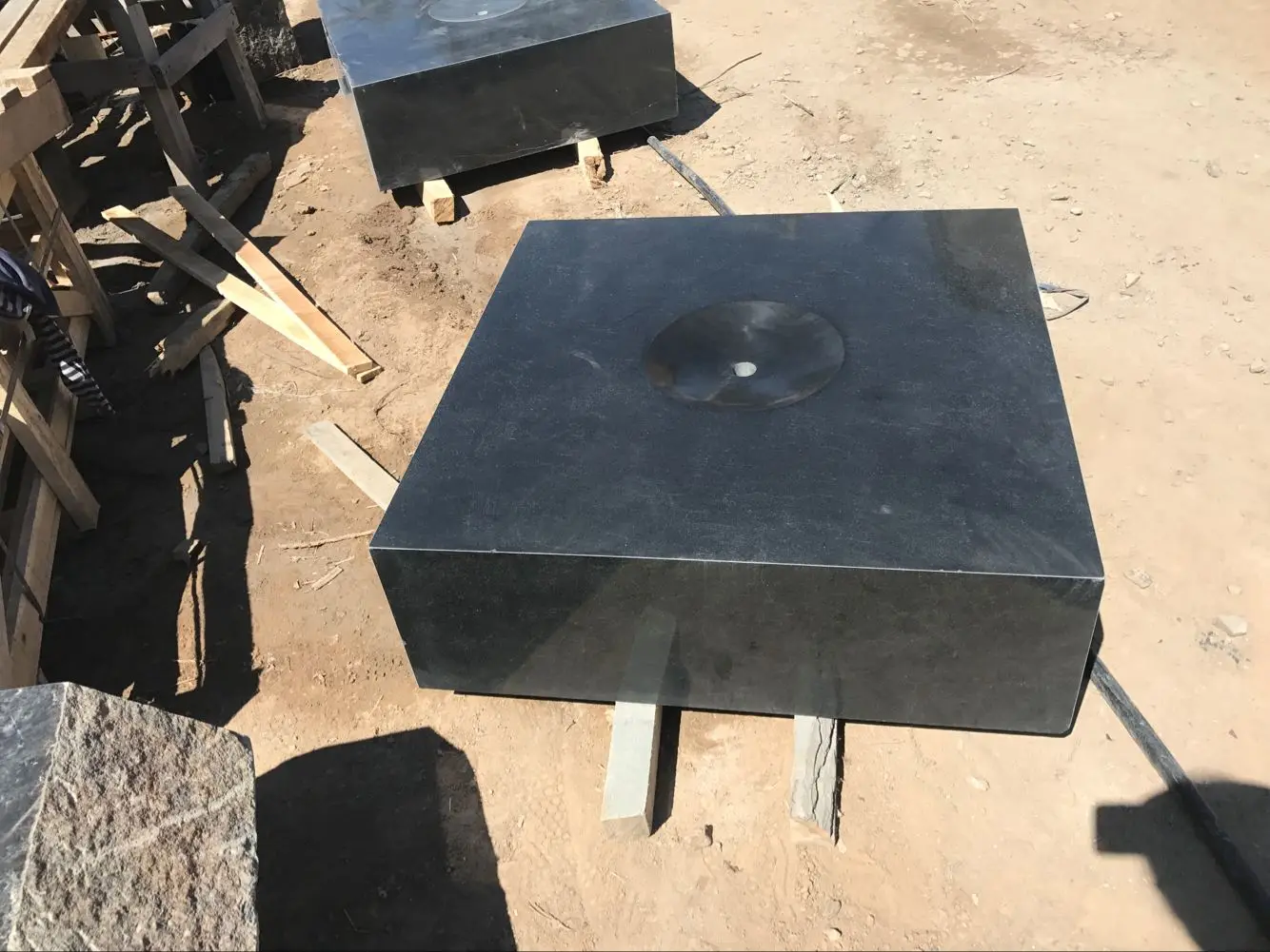 Decorative Outdoor Hand Carving Natural Boulder Basalt Water Fountain for Garden Yard Lawn Patio