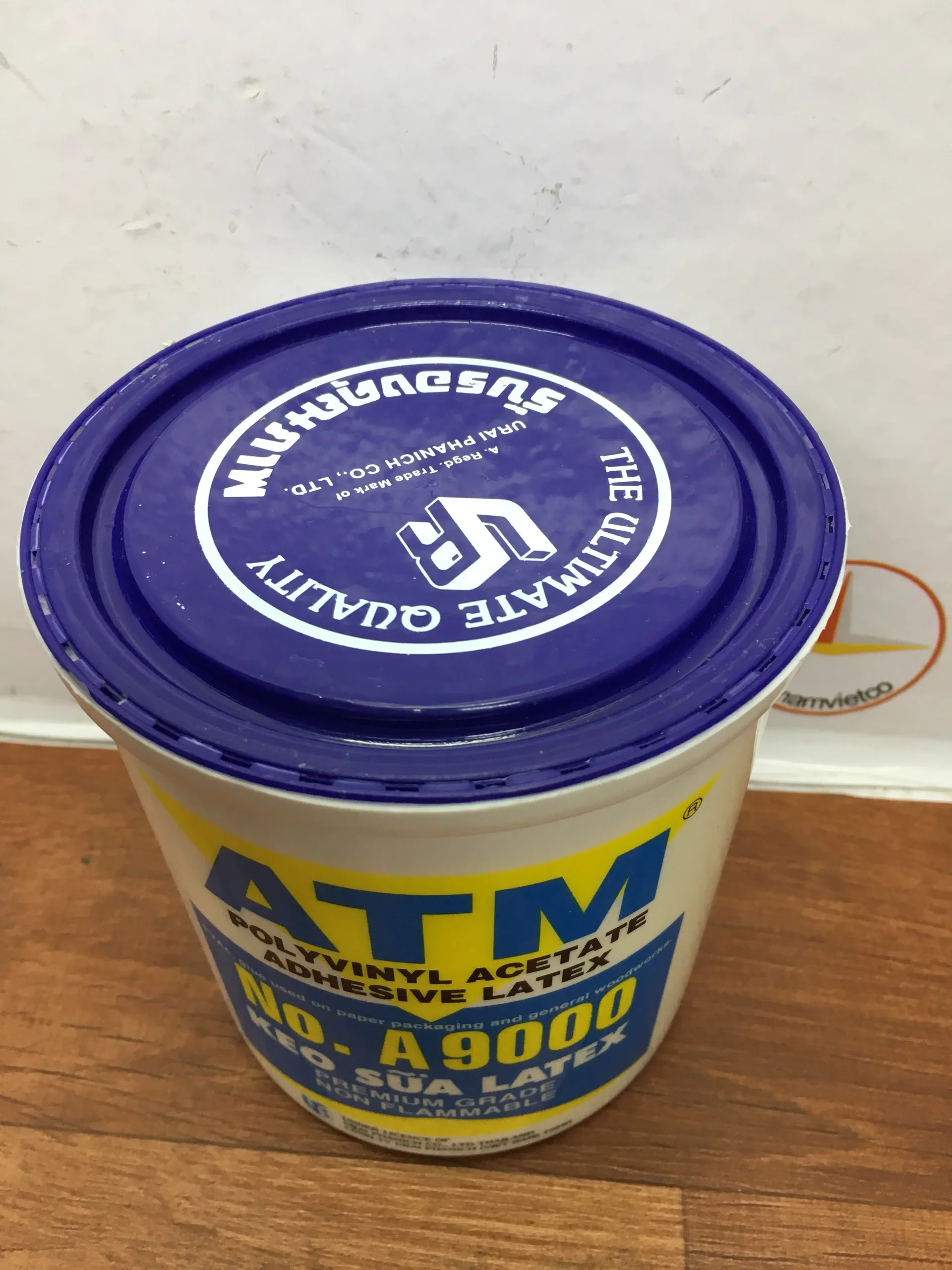 Латексный клей ATM из синтетического поливинилхлорида другие белые 5 лет для обработки древесины Европейский сертификат Iso 9001-2015