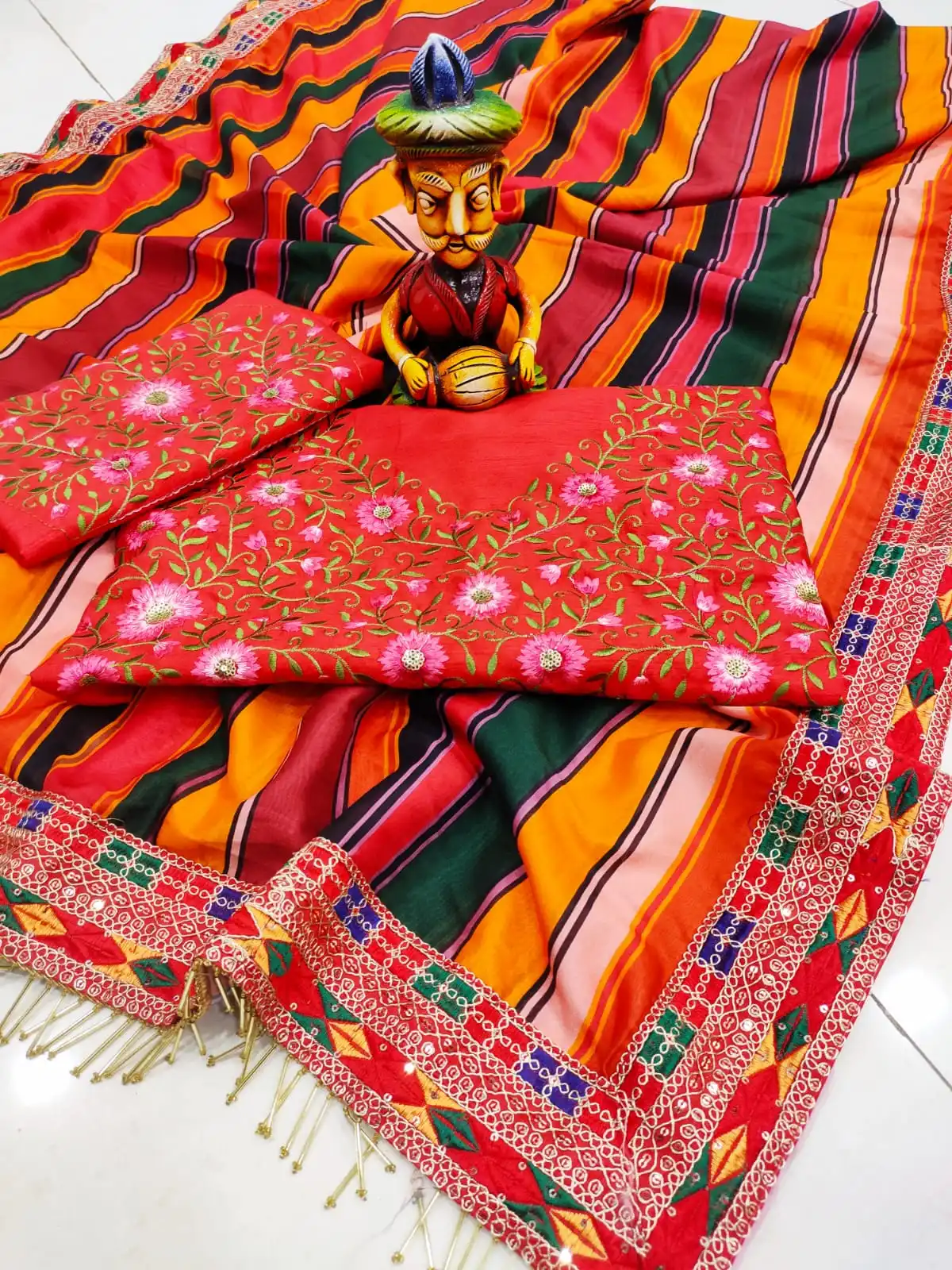 Super Hit Rajwadi Silk Digital Print Saree With Blouse Heavy Banglory Silk With Embroidery Single Color  Single Design