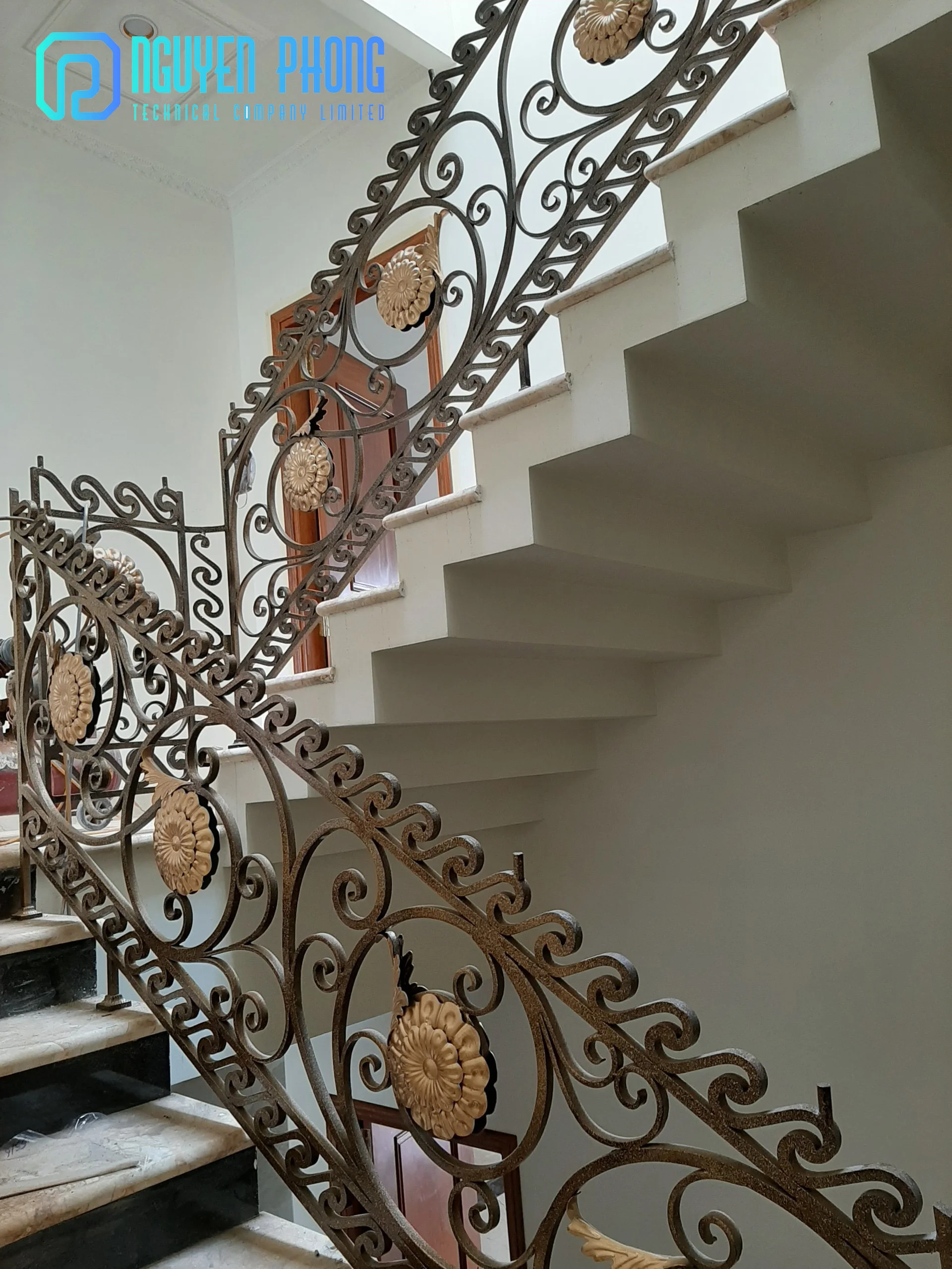 Vietnamese Factory Of Luxurious Indoor Stair Railing Designs, Luxury Stair Railing, Wrought Iron Railing Stairs