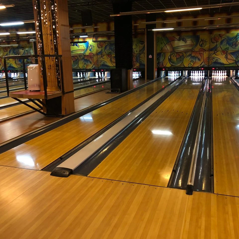 Refurbished QubicaAMF 90XLi bowling equipment