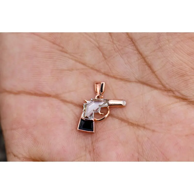 Натуральный золото бриллиант Пистолет Шарм Подвеска 1 gms с алмазными подвесками Замшевые женские ботинки модный 18k естественный Золотое очарование кулон для мужчин и женщин