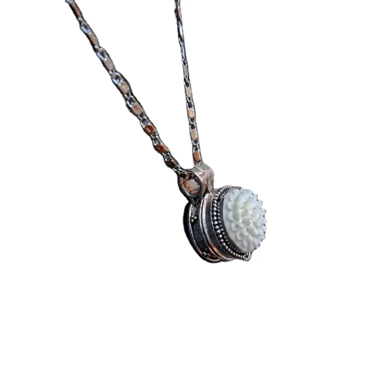 NY-BP006 Box Pendant Geometric Pattern with Bone Carving Diamond Main Stone Gold Silver Plated Sterling Silver Jewelry Gift