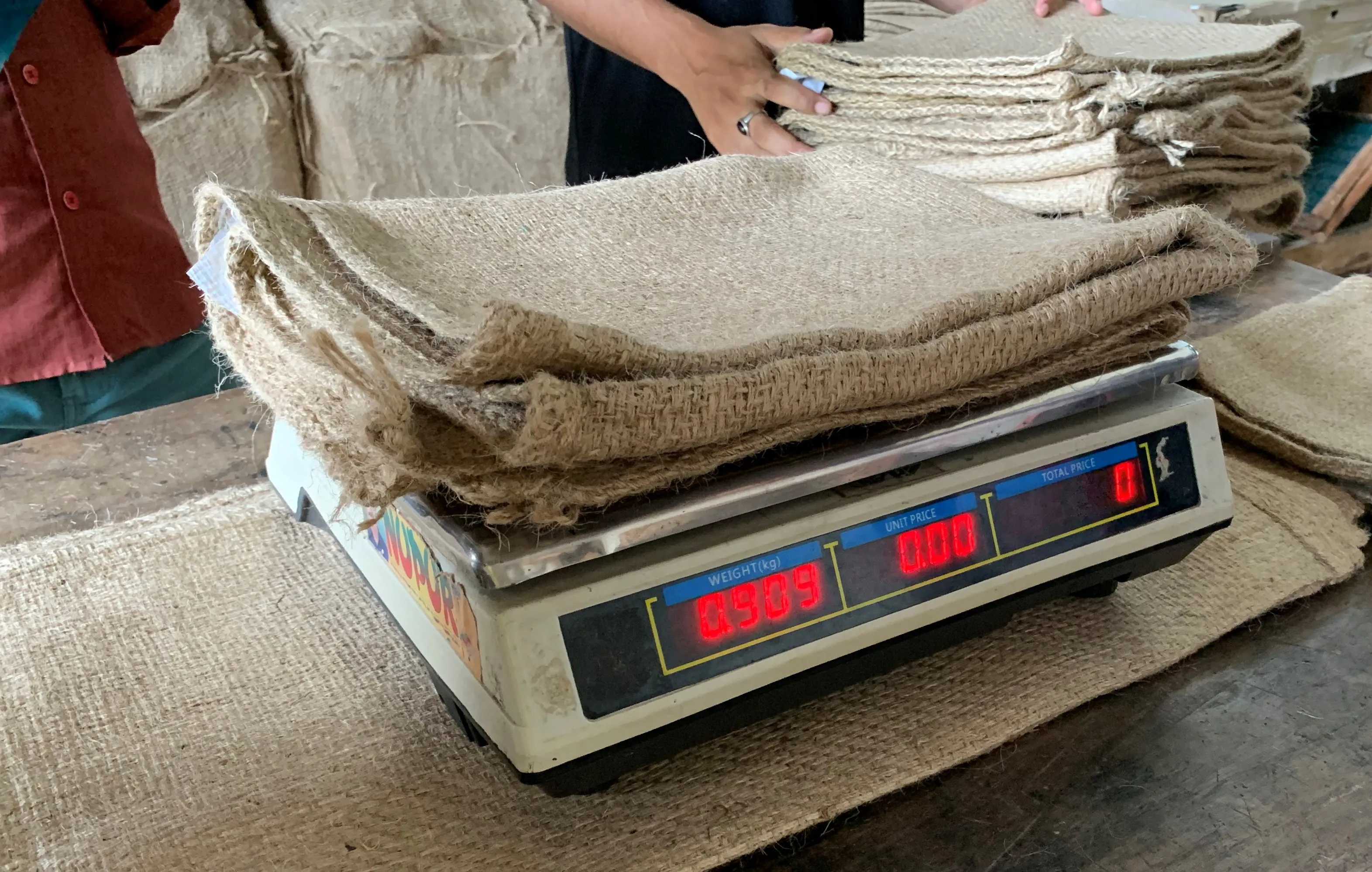 Прямая поставка с завода производитель какао-бобов пищевого класса и других зерновых продуктов джутовый мешок 100% натуральный материал