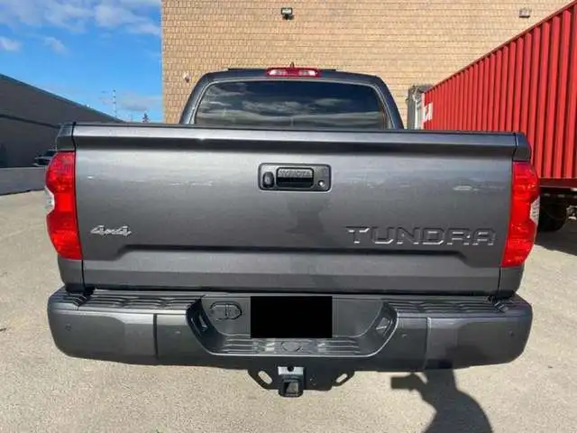Б/у полноразмерный грузовик Toyota Tundra 2021