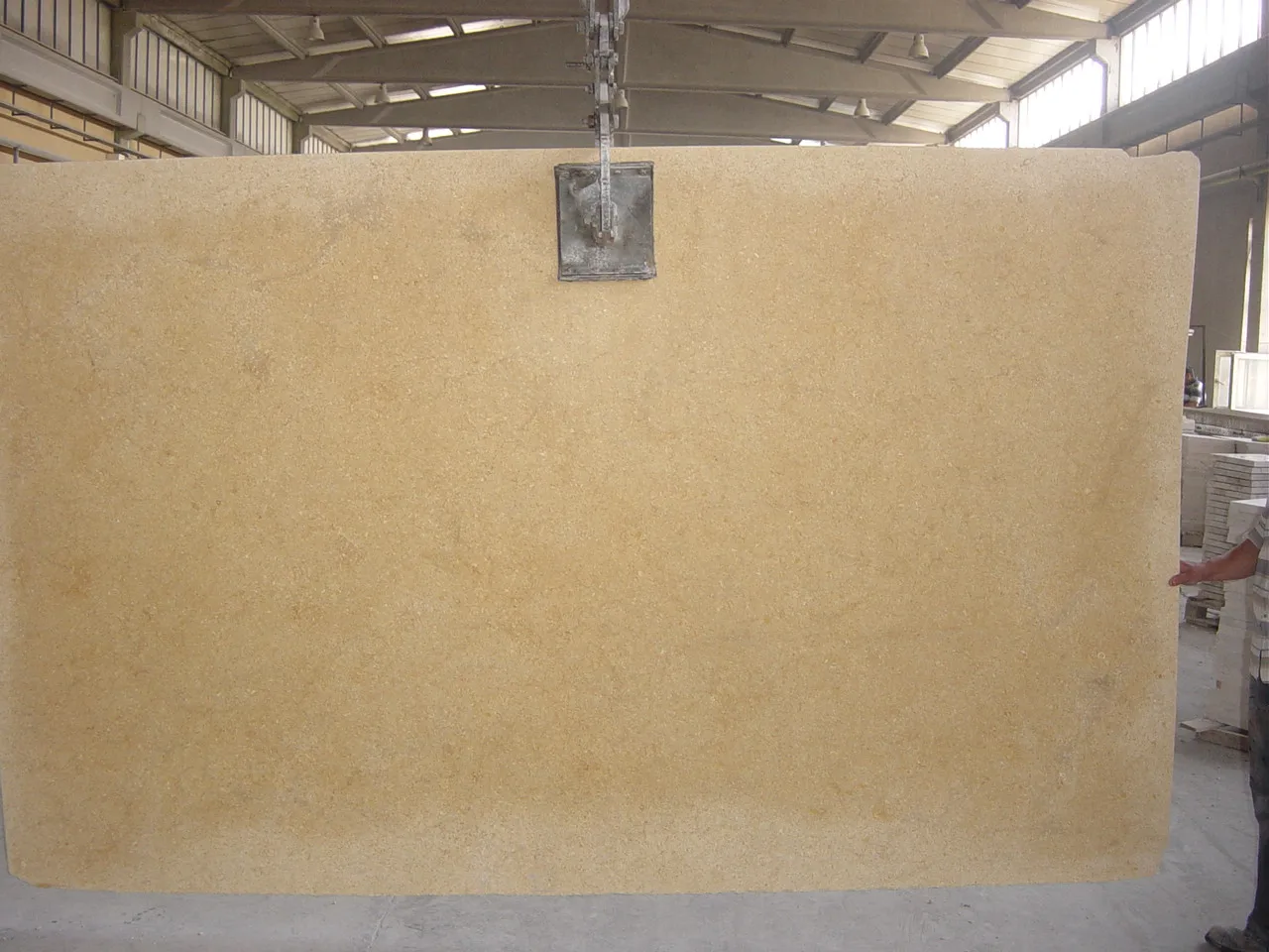 2023 Sunny Gold Limestone Tile Wall and Floor Tiles Interior Honed Surface Yellow Gold Color Feature Material 100% Natural Stone