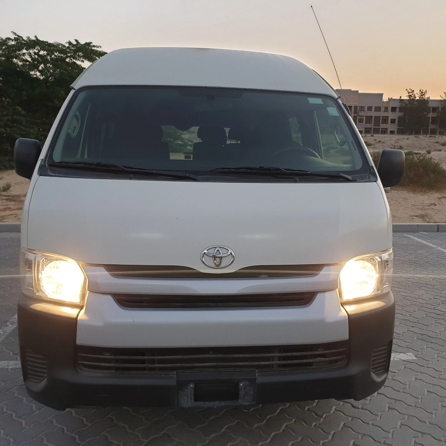Б/у дизельный автобус 2019 Toyota Hiace с высокой крышей в наличии