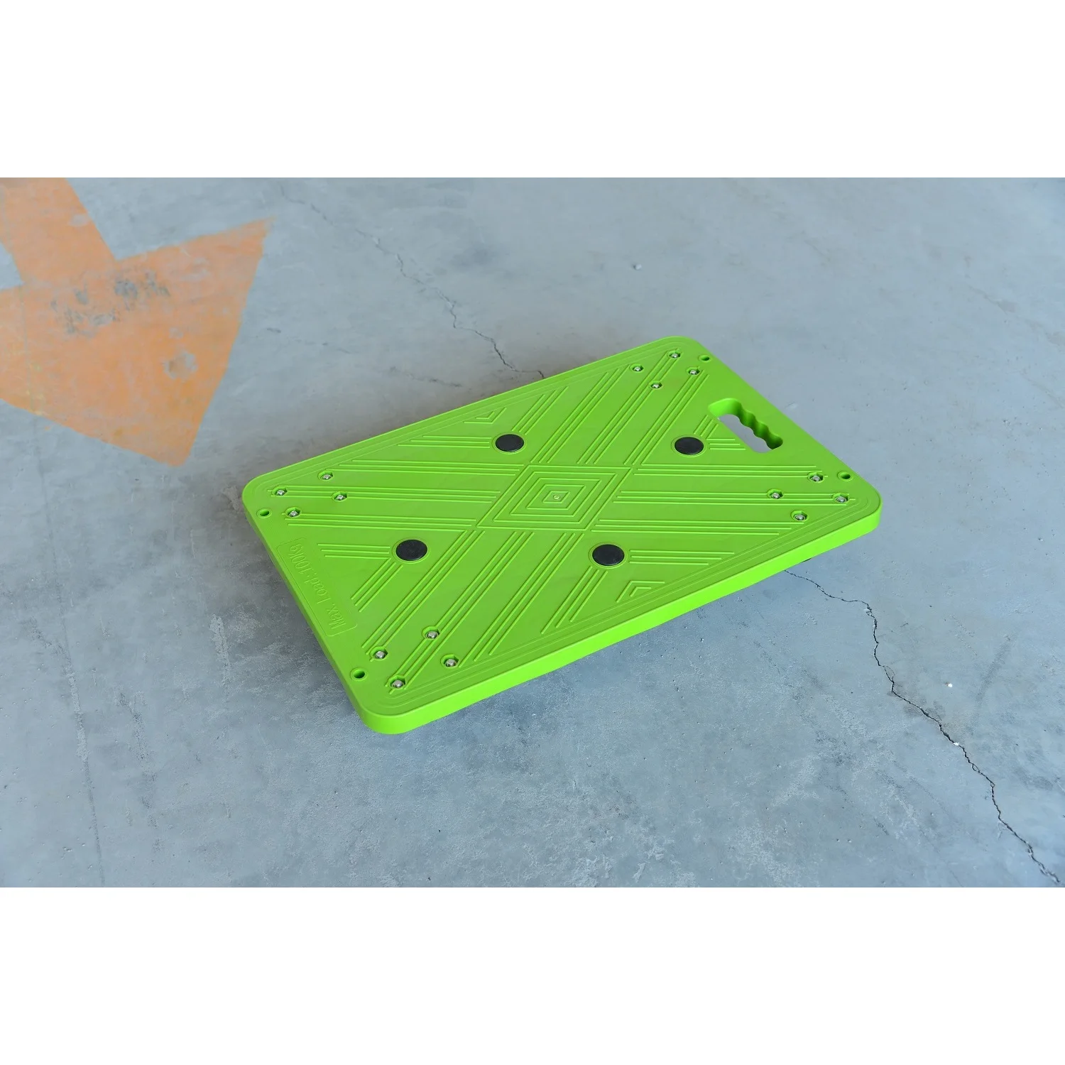 Four-wheel High Capacity Lightweight Polypropylene Smoothly Approach All Directions 200lbs Plastic Mover Dolly