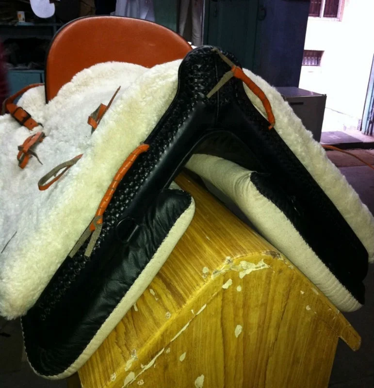 Top Quality Horse Riding Black Saddle Set Saddle Blanket Soft Leather Horse Riding Equipment at Wholesale Price