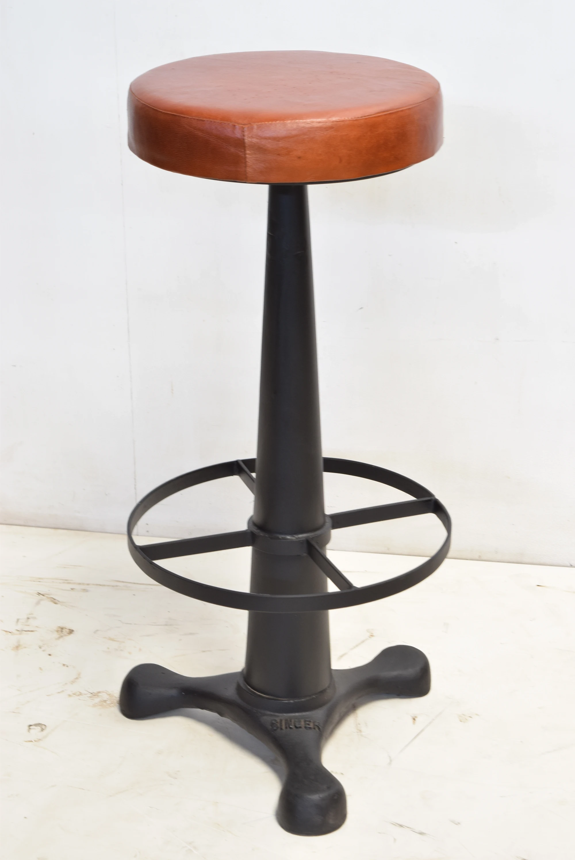 High Quality Industrial Furniture Genuine Leather Seat Cast Iron Base Bar Stool for Home Bar Hotel at Best Price for Living Room