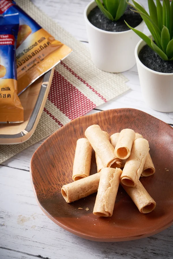 Free Sample  Tasty Coconut Crispy Rolls Snack BY Golden Roll Chip with HACCP Certification