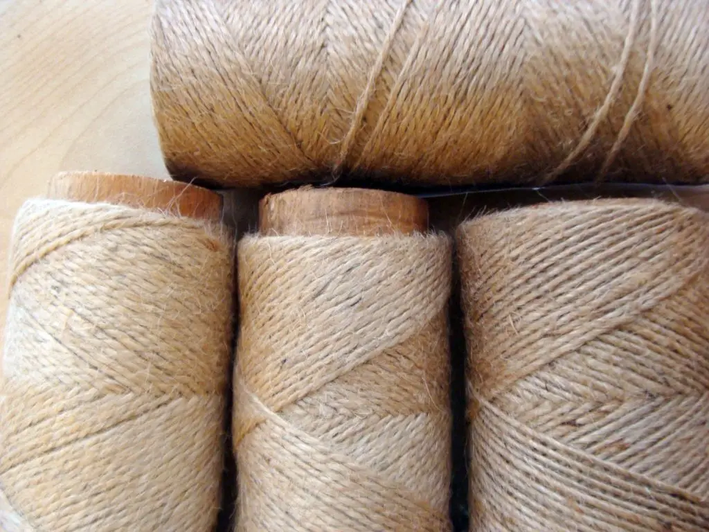 New Arrival 100% Export Oriented and High Quality Export Oriented Color Jute Yarn & Twine from Bangladesh